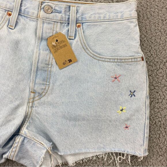Levi's 501 Original Fit Hi-Rise Embroidered Blossom Garden Women Short  Size: 30 - Picture 4 of 15